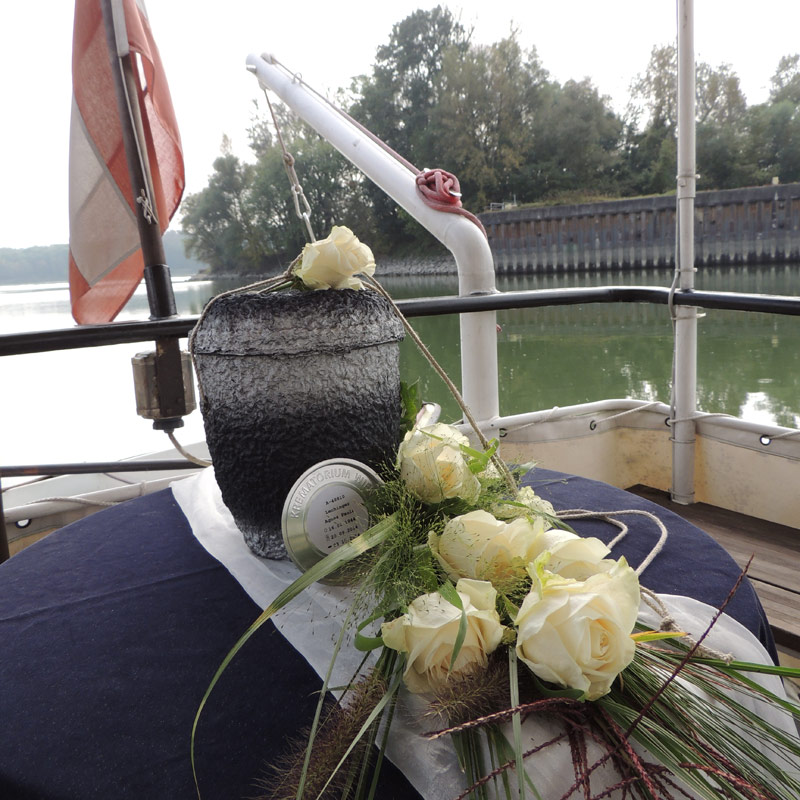Naturbestattung Donau Wasserbestattung Wasserbeisetzung Urne Bestattung Urnenbestattung